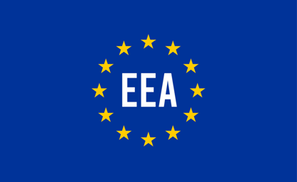 Die Flagge der Europäischen Union, deren 12 Sterne die Abkürzung von European Accessibility Act, EAA, umkreisen